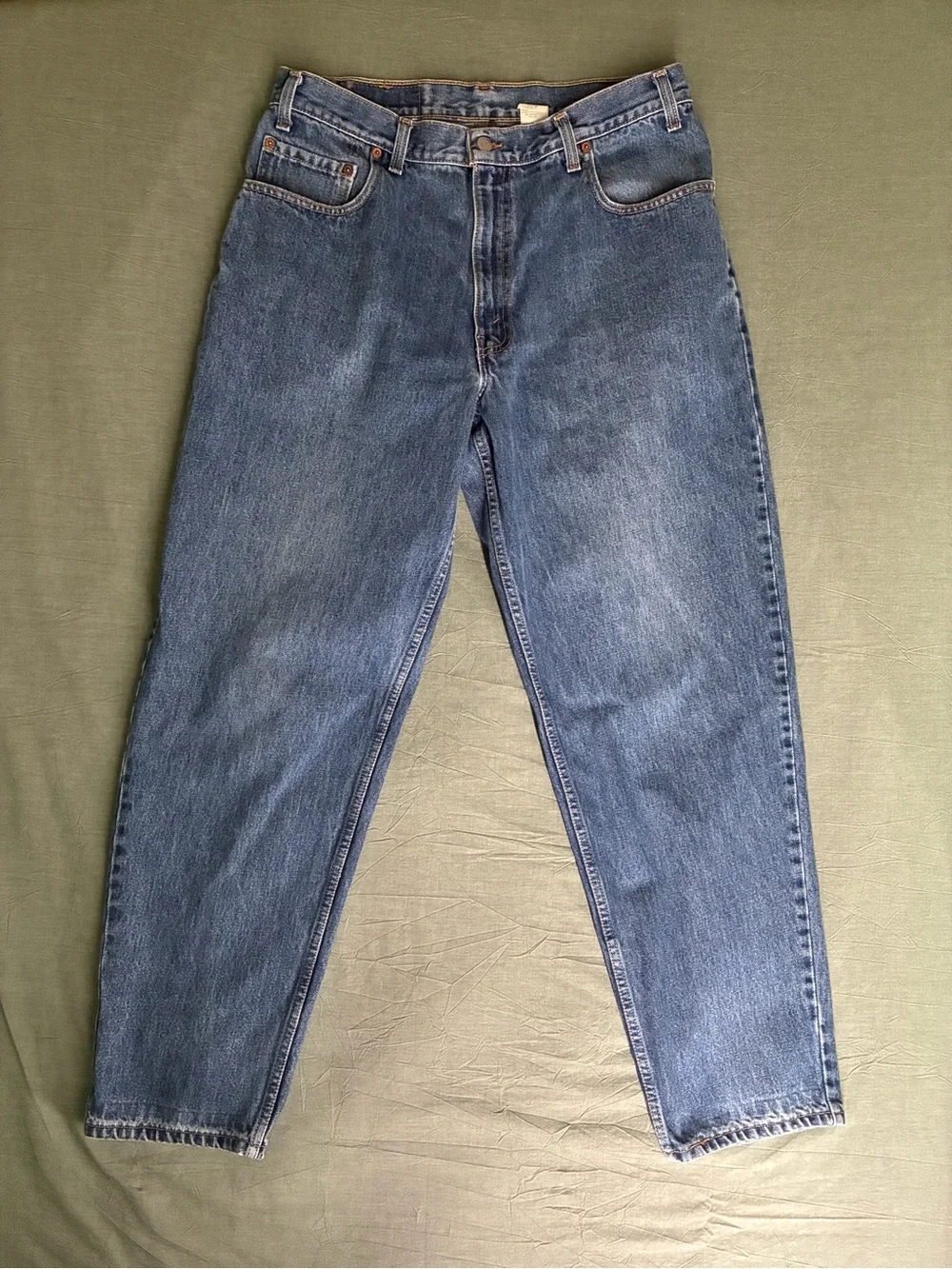 Vintage Levi’s 560 Jeans Men’s W36 L32 Medium Wash Loose Tapered